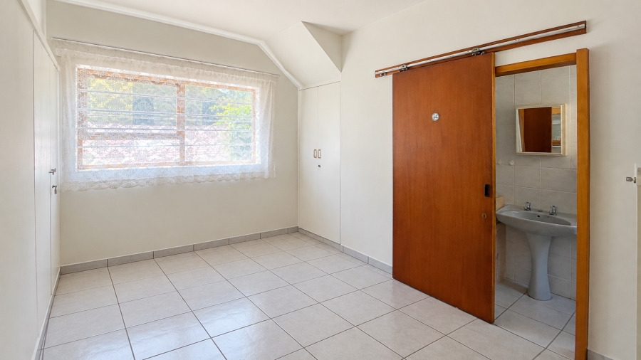 5 Bedroom Property for Sale in Glentana Western Cape